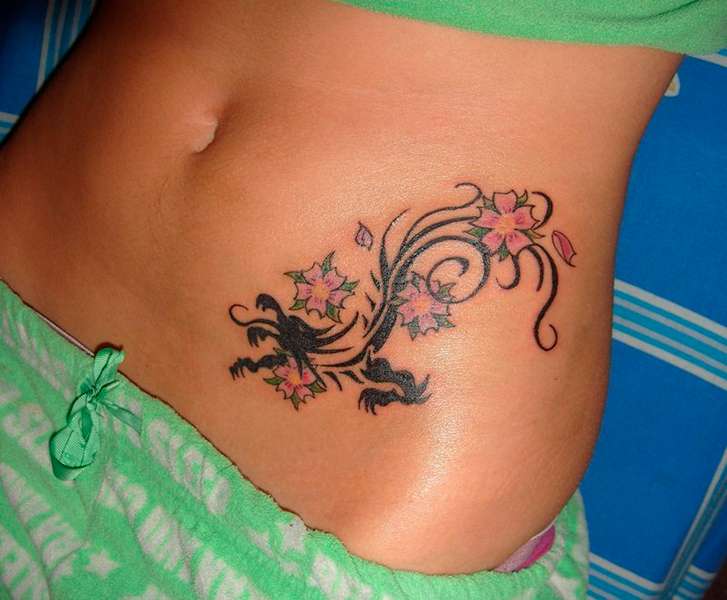 Featured image of post Delicadas Tatuagem Feminina Na Costela Nuca pulso bra o atr s da orelha p costas costelas e dedo
